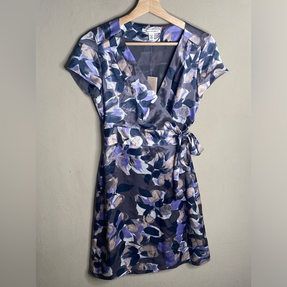 Banana Republic Dresses & Skirts - Banana Republic Short Sleeve Silk Dress Retro Pattern Size 0 Petite